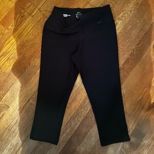 Nike Dri-Fit size Medium black Capri